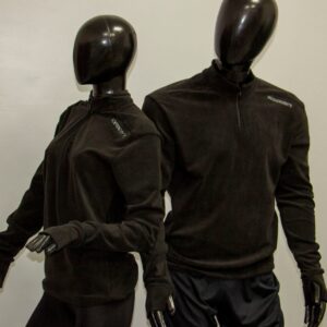 Buzos cuello medio alto con cierre y dedal en los puños, tela micro polar negro con bordado