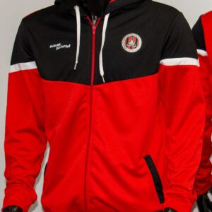 Camperas de algodón combinada, con capucha forrada en set rojo, escudo en broderi