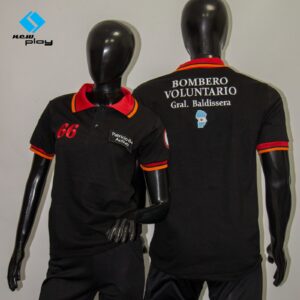 Chombas de pique negras con puño y cuello tejido bordado