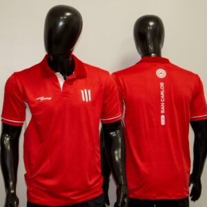 Chombas deportivas de policam rojas con estampas cuello tejido puño con vivo blanco