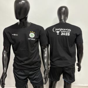 Remera de algodon negra con estampa frente y espalda